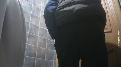 餐厅女厕全景偷拍多位美女嘘嘘❤️各种美鲍鱼完美呈现2 (16)