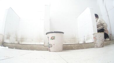 九月最新流出某国企工厂生活小区附近公厕全景偷拍有几个长靴美女丝袜美女颜值还不错